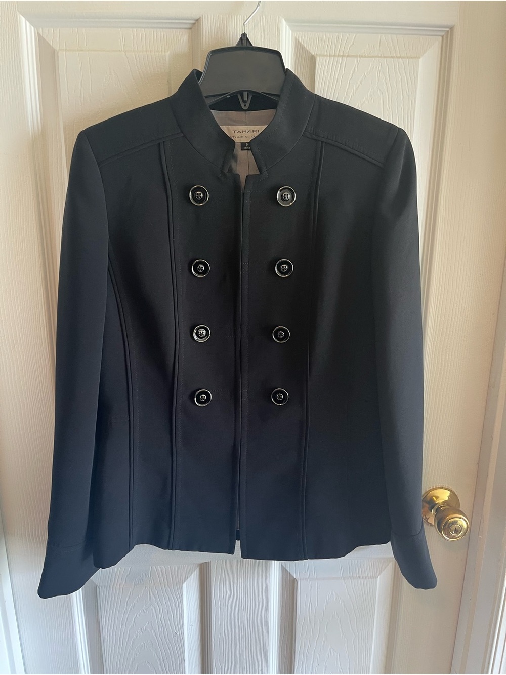 EUC Women’s Tahari Black Military-Style Blazer Jacket size 6